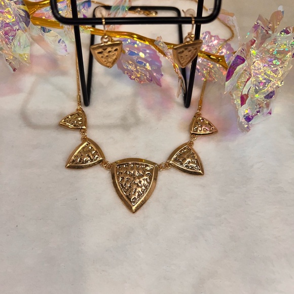 18” Gold Tone NECKLACE/EARRING SET - Picture 10 of 13